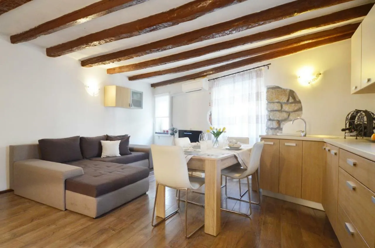 Apartment Eleni location